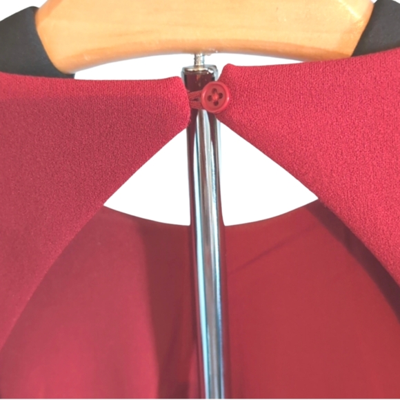 Old Navy Red Dress Size S Ruffle Shoulder Peek-a-Boo Back Excellent Condition - Picture 3 of 8